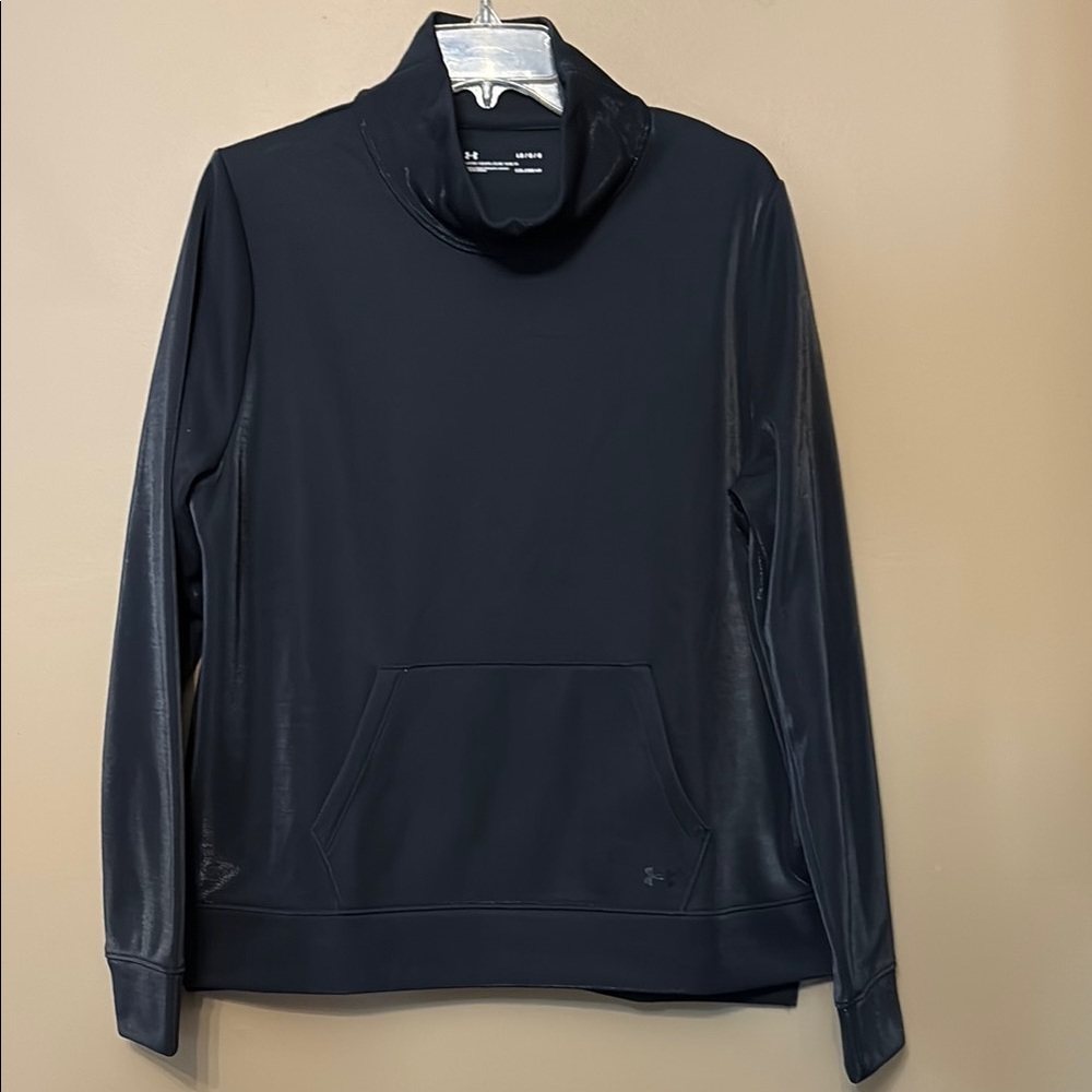 Under Armour shimmery sweatshirt L.